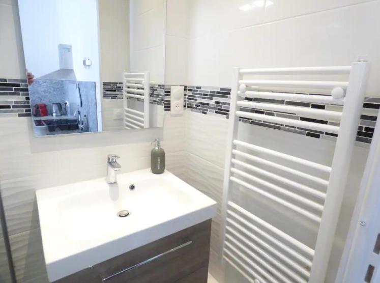 2 Pieces Jean Mace Et Stationnement * Lione