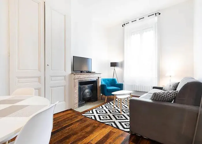 Appartement 2 Pieces Jean Mace Et Stationnement