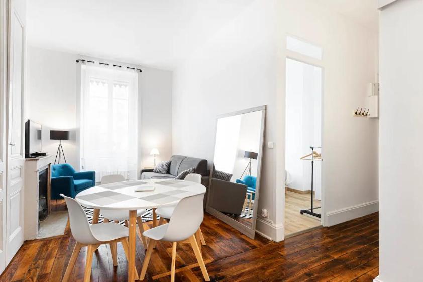 Appartement 2 Pieces Jean Mace Et Stationnement *